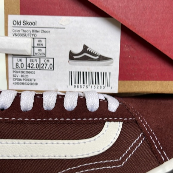 Vans Men’s Old Skool
Color Theory Bitter Chocolate
VN0005UF7YO
Sneakers - Picture 14 of 16